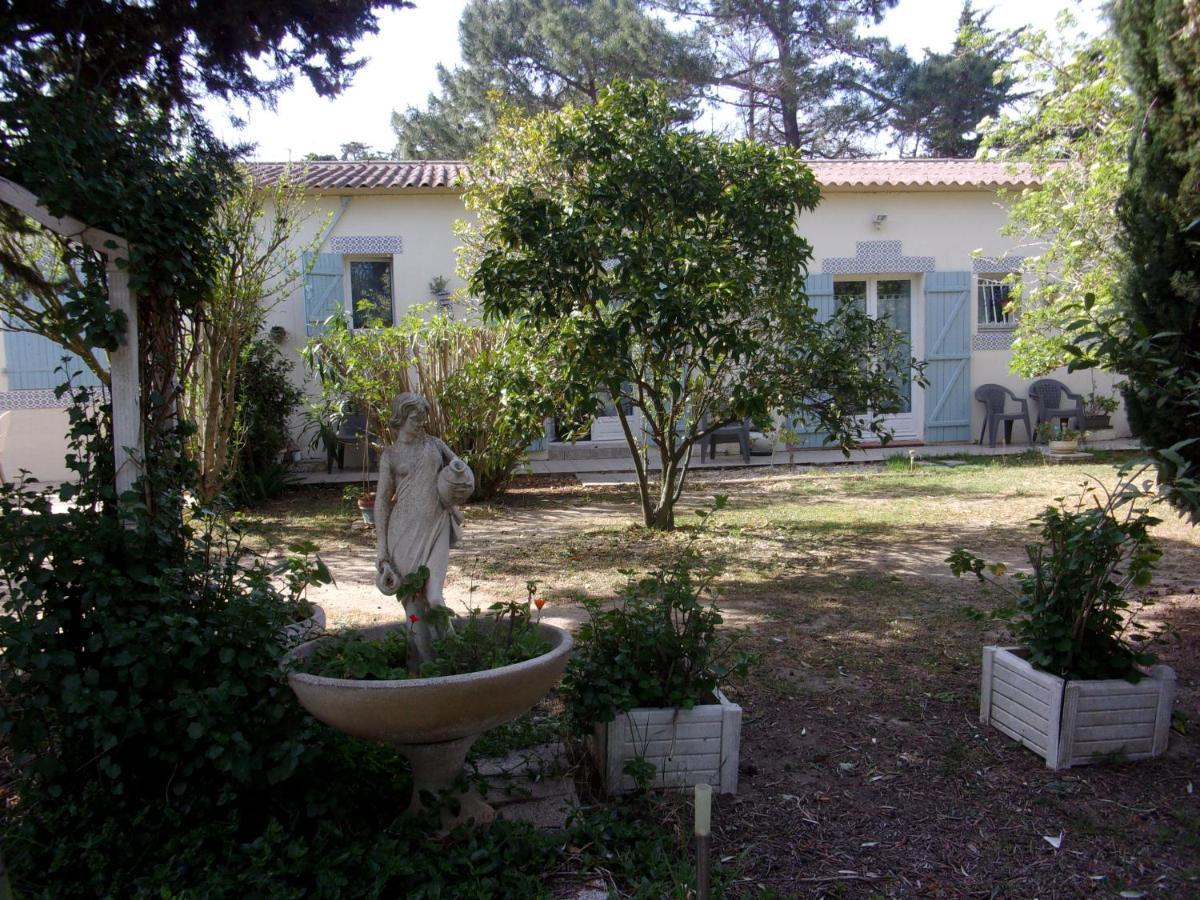 Mas Des Pins Bed & Breakfast Сен-Киприен Екстериор снимка
